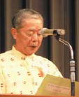 写真_宣言案を朗読する呉屋清徳大会副会長