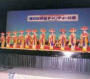 写真＿華麗な舞いと演奏が披露された