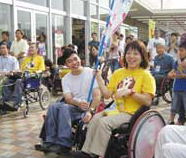 写真・幅広い年代が運動を盛り上げている。