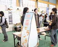 写真・NPO出会い市の様子